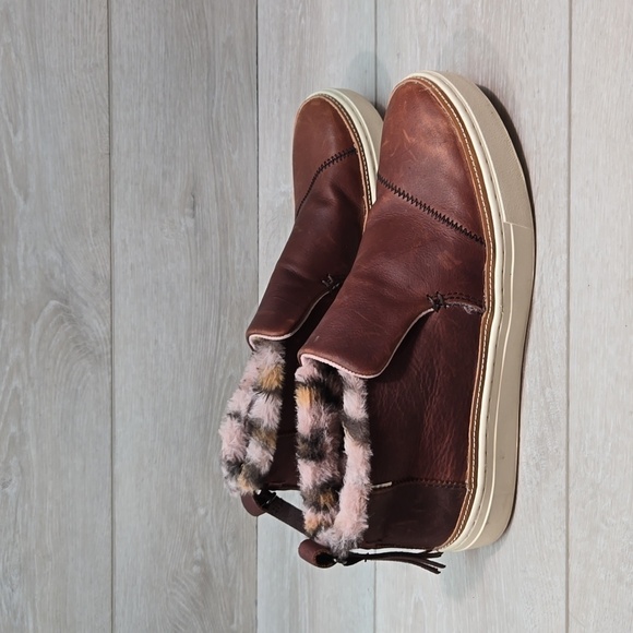 Toms Women Ankle Leo Paxton faux fur Leather Boots sneakers shoes sz 9 - Picture 3 of 13